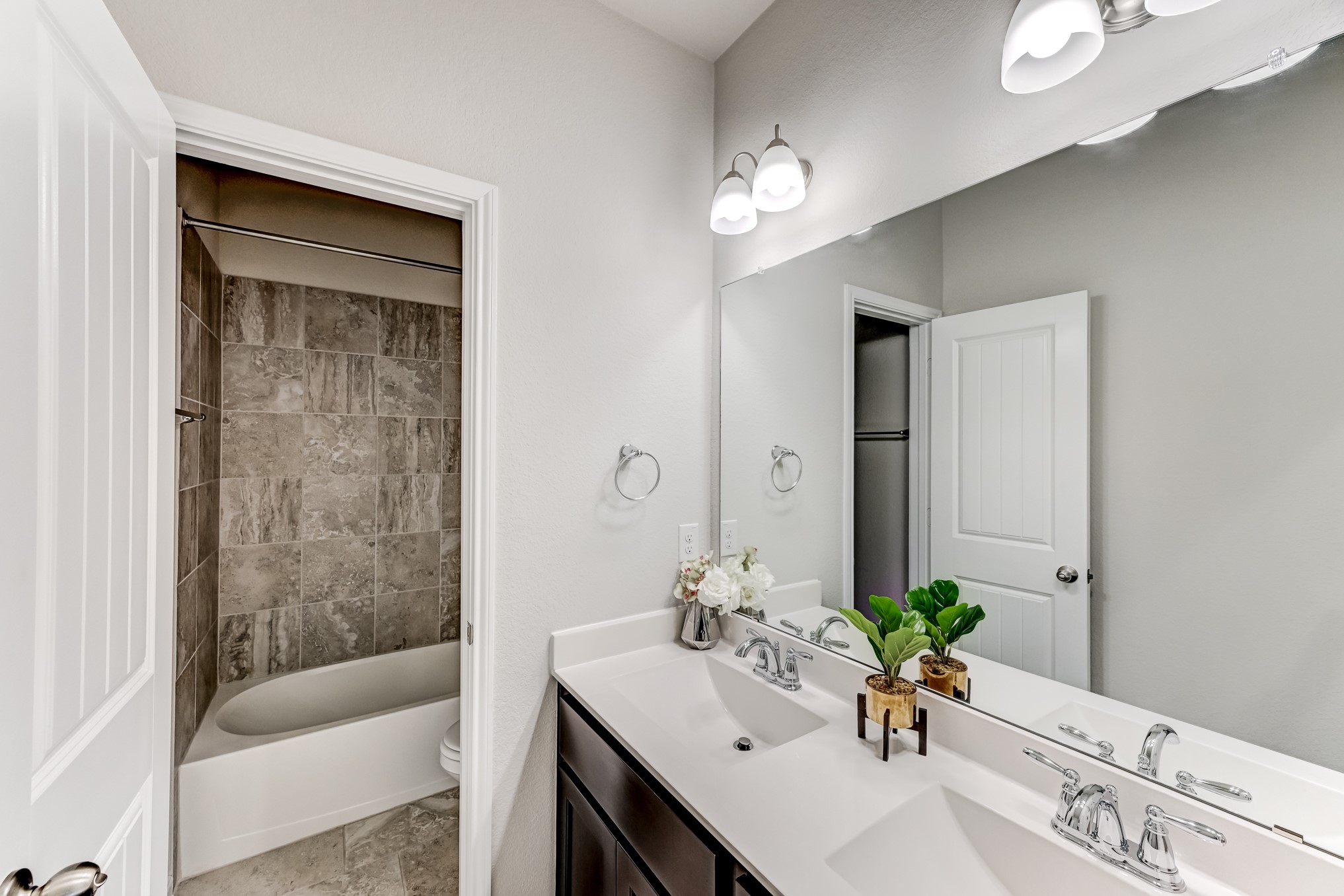 5806 Metaphor Way Rosenberg, TX 77469 - Photo 35 of 50 a bathroom with a sink a tub and a mirror