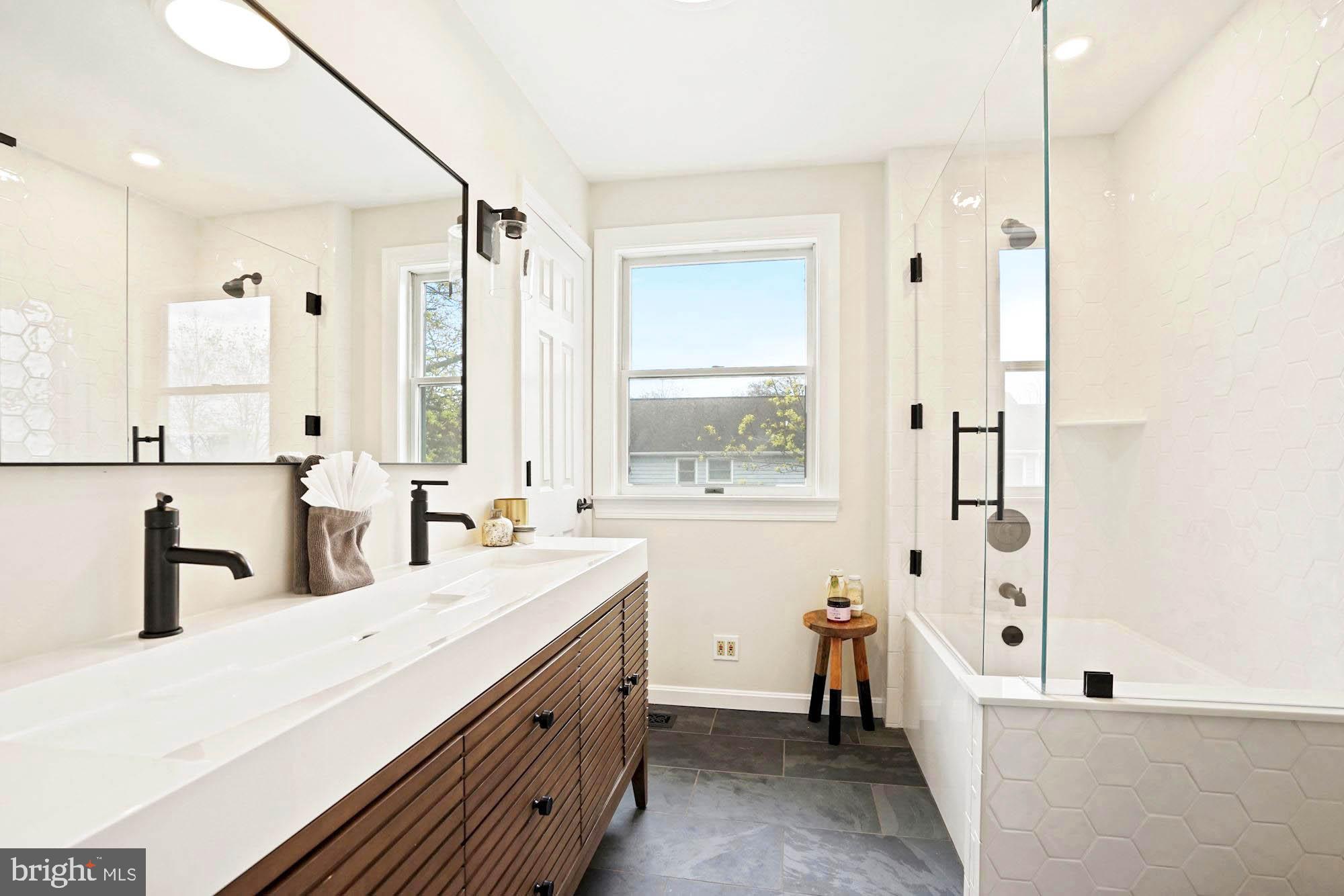 14 Decatur Avenue Annapolis, MD 21403 - Photo 29 of 64 Beautifully upgraded, sizable 3rd floor full bath.