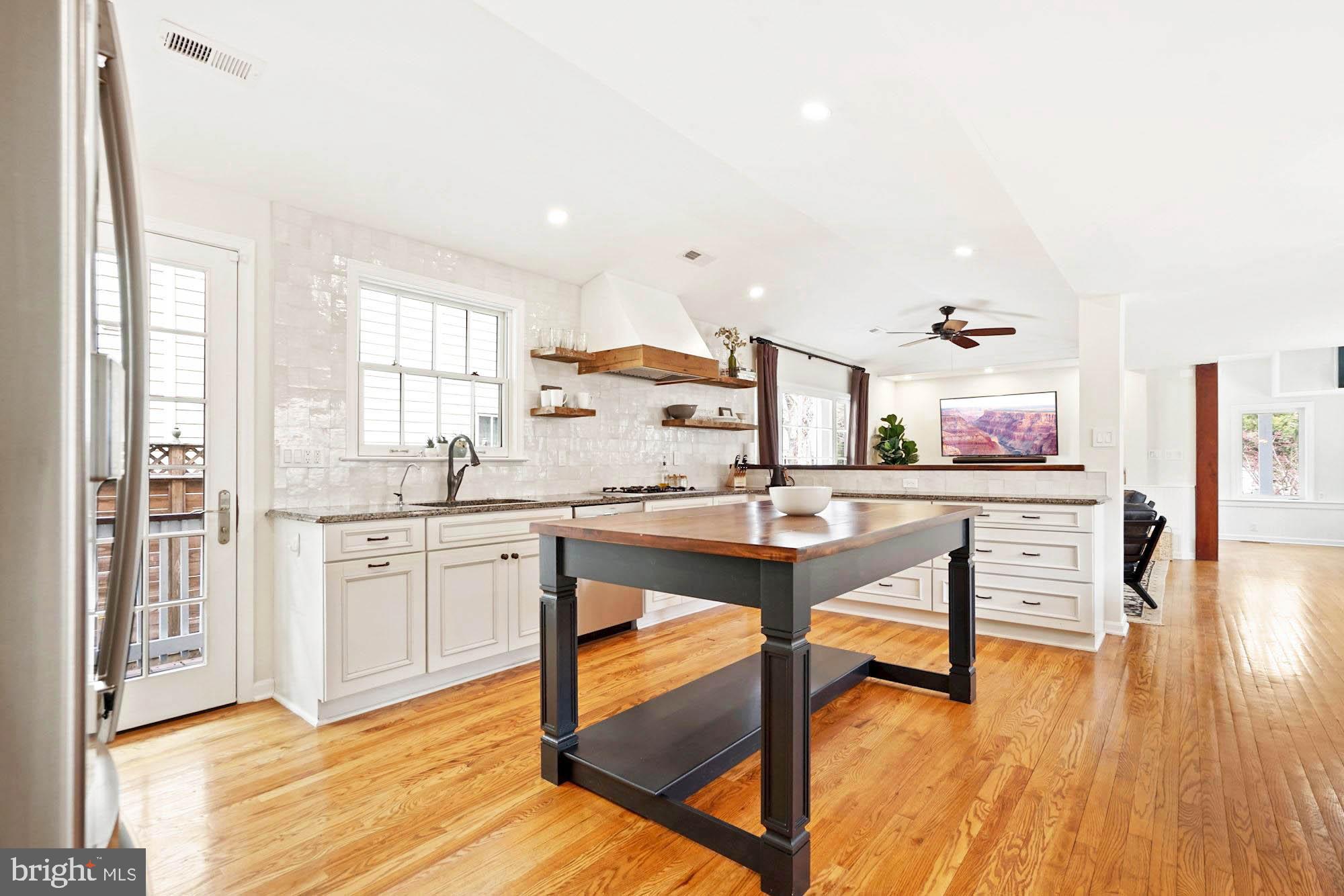 14 Decatur Avenue Annapolis, MD 21403 - Photo 9 of 64 Upgraded kitchen where function meets form!