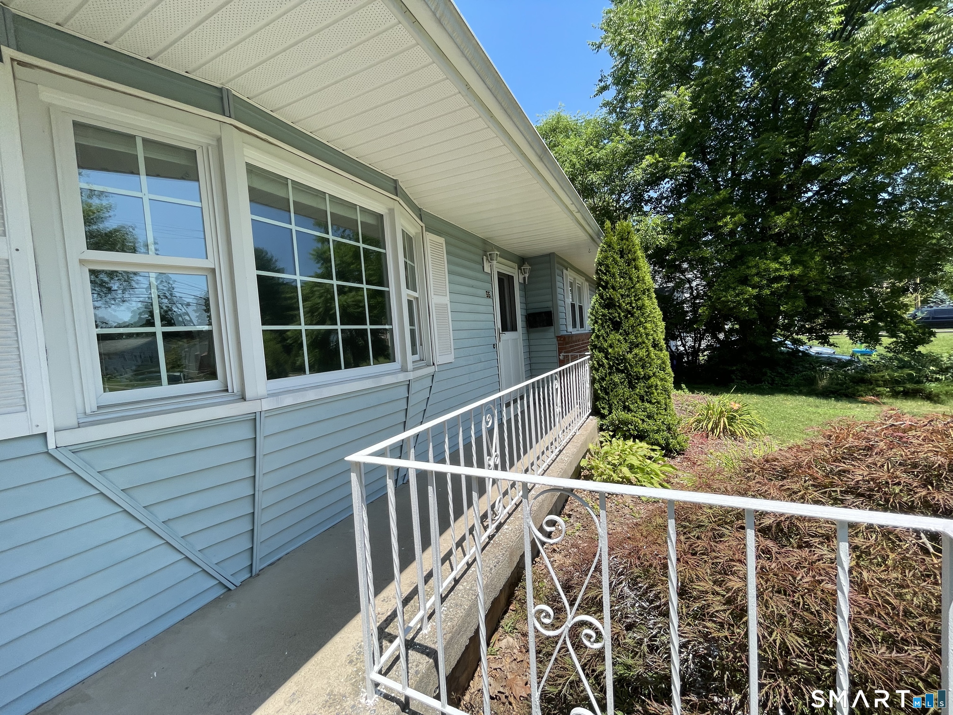 35 Woodmont Road West Hartford, CT 06117 - Photo 3 of 29