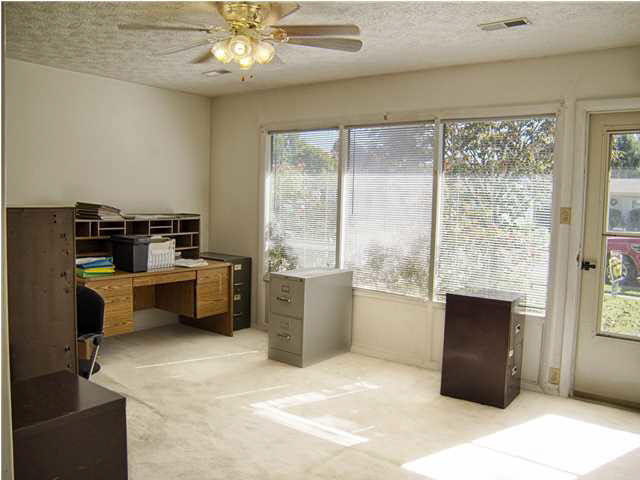 713 Hanover Road Evansville, IN 47710 - Photo 2 of 18 Gallery Image 2
