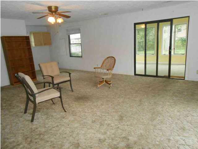 713 Hanover Road Evansville, IN 47710 - Photo 11 of 18 Gallery Image 11