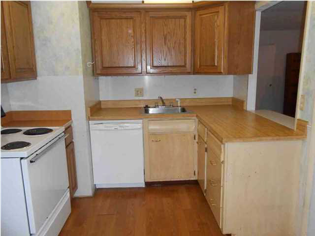 713 Hanover Road Evansville, IN 47710 - Photo 3 of 18 Gallery Image 3