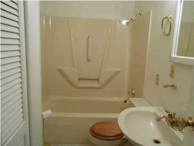 713 Hanover Road Evansville, IN 47710 - Photo 8 of 18 Gallery Image 8