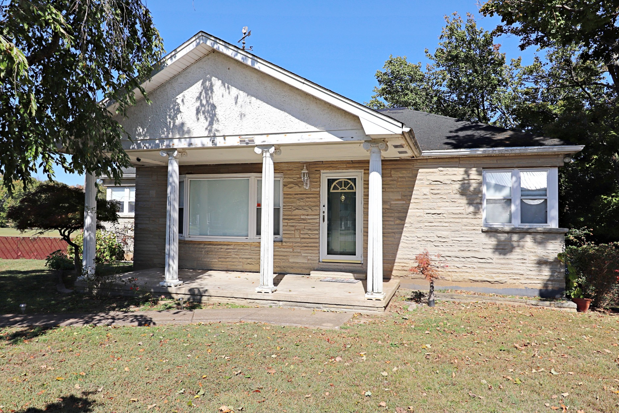 304 Church Street Lafayette, TN 37083 - Photo 2 of 9 a front view of a house