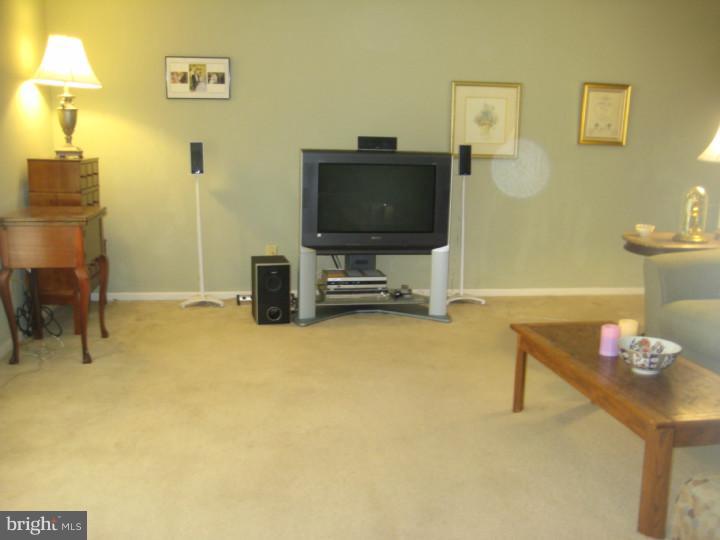 250 Tavistock Road Cherry Hill, NJ 08034 - Photo 5 of 19 Living Room
