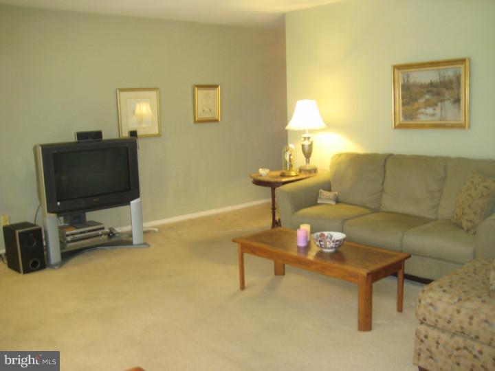 250 Tavistock Road Cherry Hill, NJ 08034 - Photo 6 of 19 Living Room