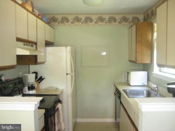 250 Tavistock Road Cherry Hill, NJ 08034 - Photo 9 of 19 Kitchen
