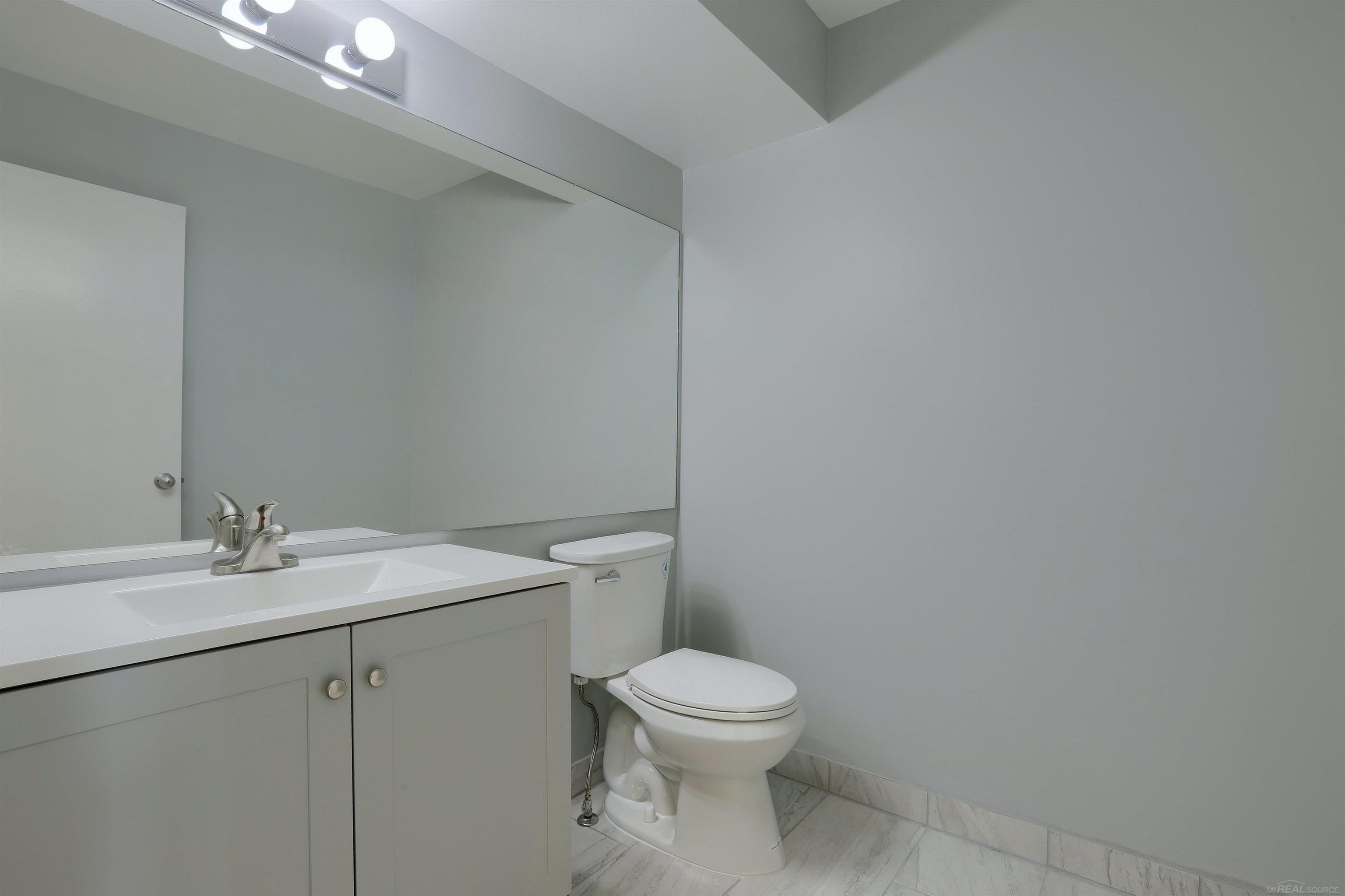 616 Ashley Circle East Rochester, MI 48307 - Photo 14 of 37 50166757-551de654-2c98-4204-9b0a-17a2d3d7ee04.JPG