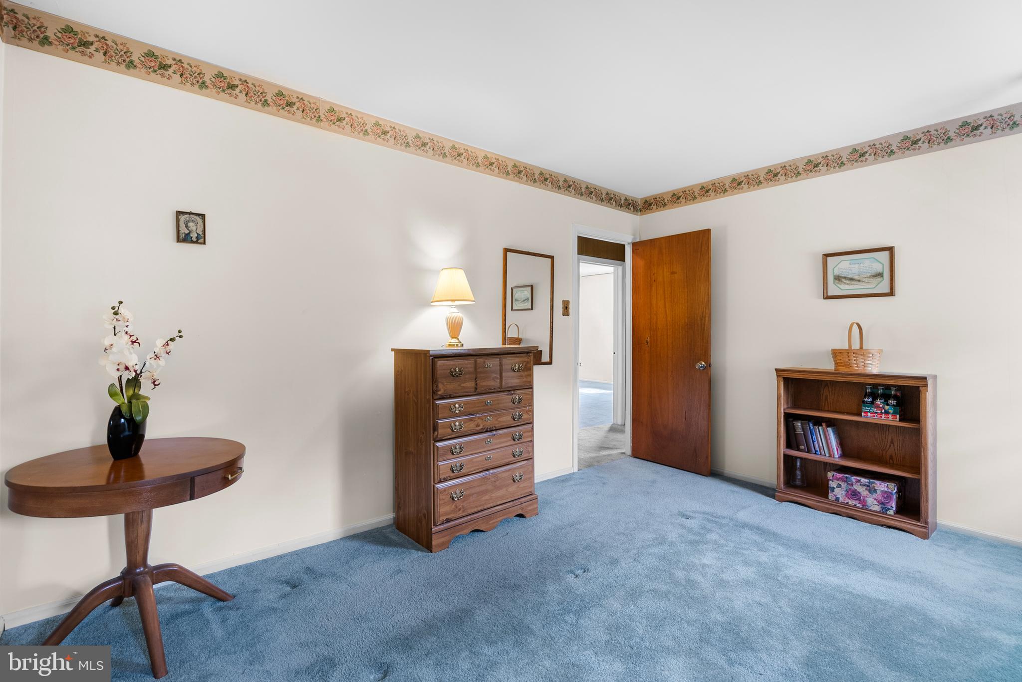 2235 South County Line Road Telford, PA 18969 - Photo 25 of 63 a view of room with furniture and a potted plant