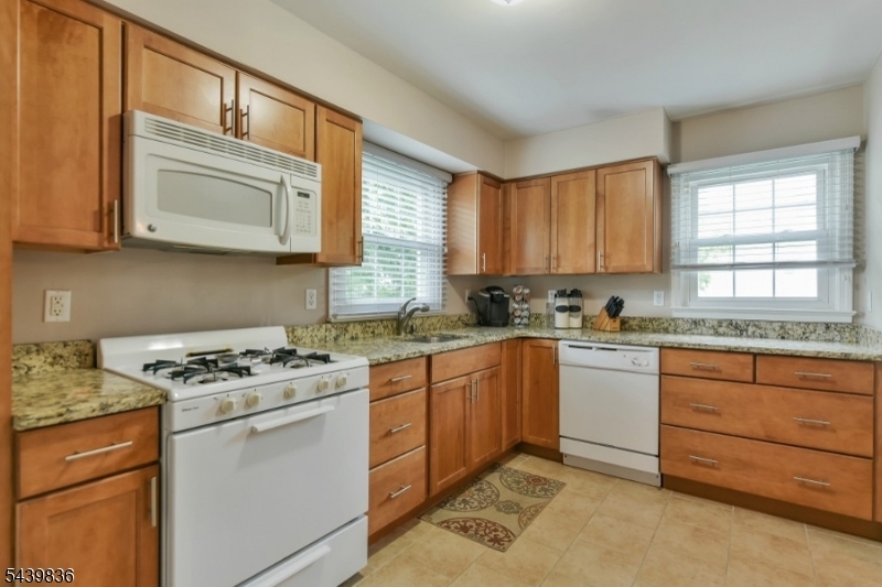 42 Walnut Street Montclair, NJ 07042 - Photo 5 of 10