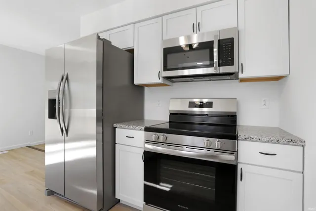 $299,900 | 7455 Oak Park Drive, Newburgh, IN 47630