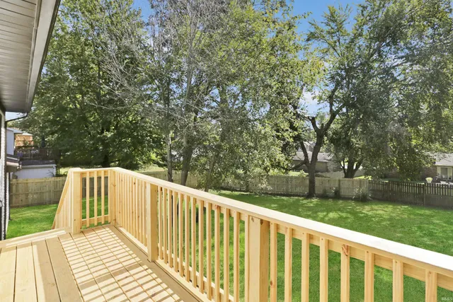 $299,900 | 7455 Oak Park Drive, Newburgh, IN 47630