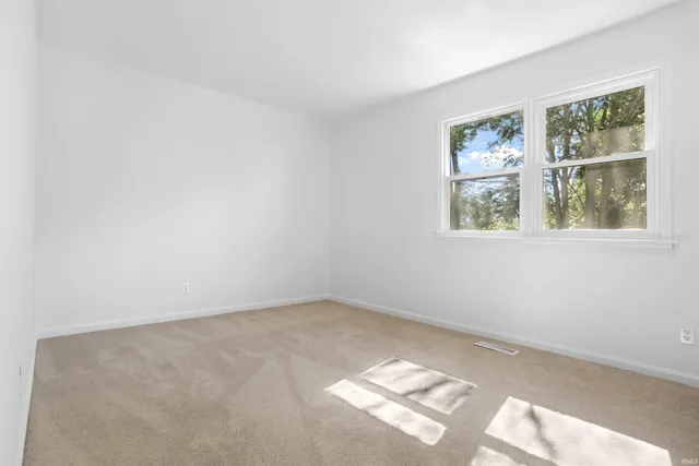 $299,900 | 7455 Oak Park Drive, Newburgh, IN 47630