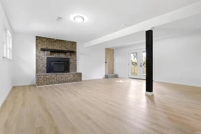 $299,900 | 7455 Oak Park Drive, Newburgh, IN 47630