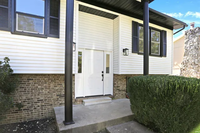 $299,900 | 7455 Oak Park Drive, Newburgh, IN 47630