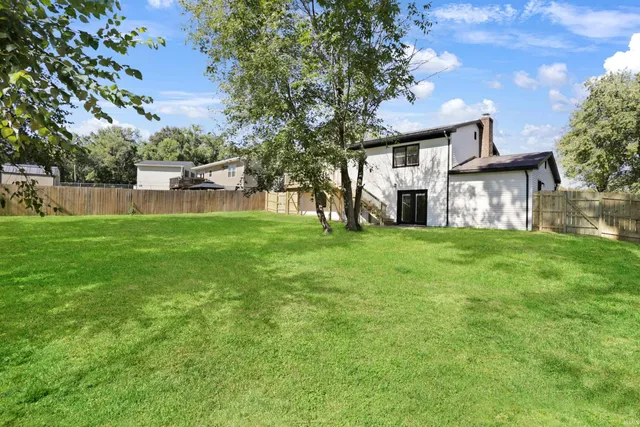 $299,900 | 7455 Oak Park Drive, Newburgh, IN 47630