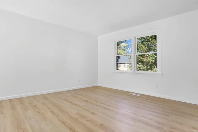 $299,900 | 7455 Oak Park Drive, Newburgh, IN 47630