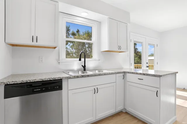 $299,900 | 7455 Oak Park Drive, Newburgh, IN 47630