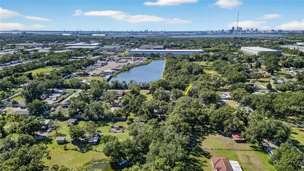 a view of a yard
