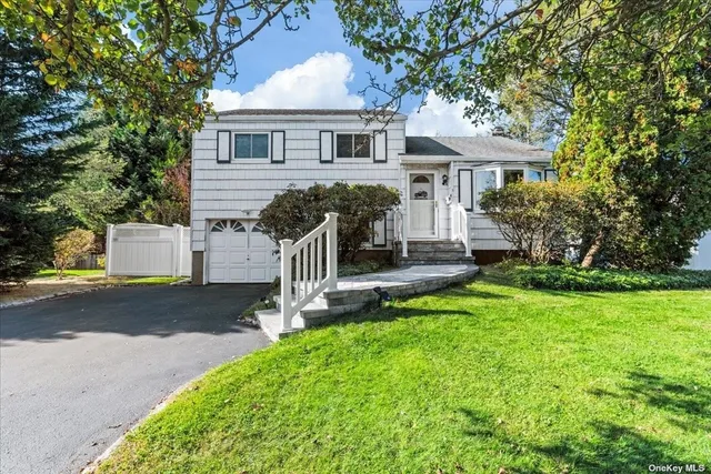 $749,000 | 3 Capri Gate, Plainview, NY 11803