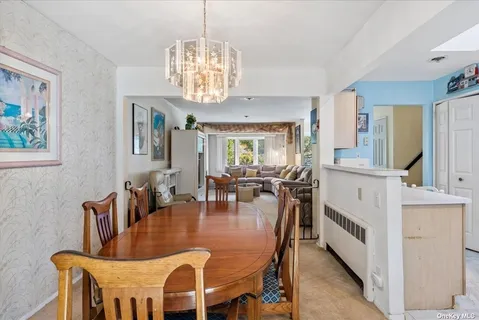 $749,000 | 3 Capri Gate, Plainview, NY 11803