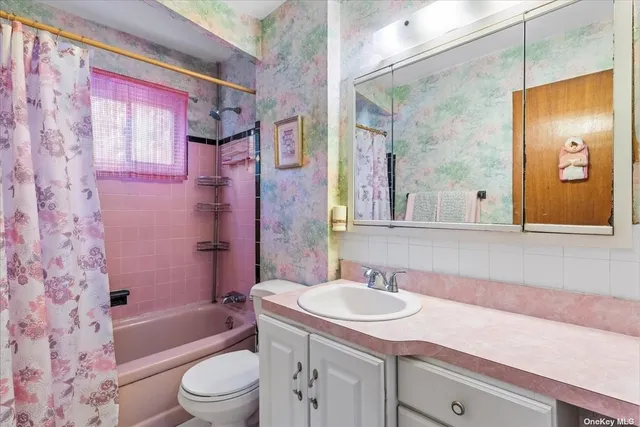 $749,000 | 3 Capri Gate, Plainview, NY 11803