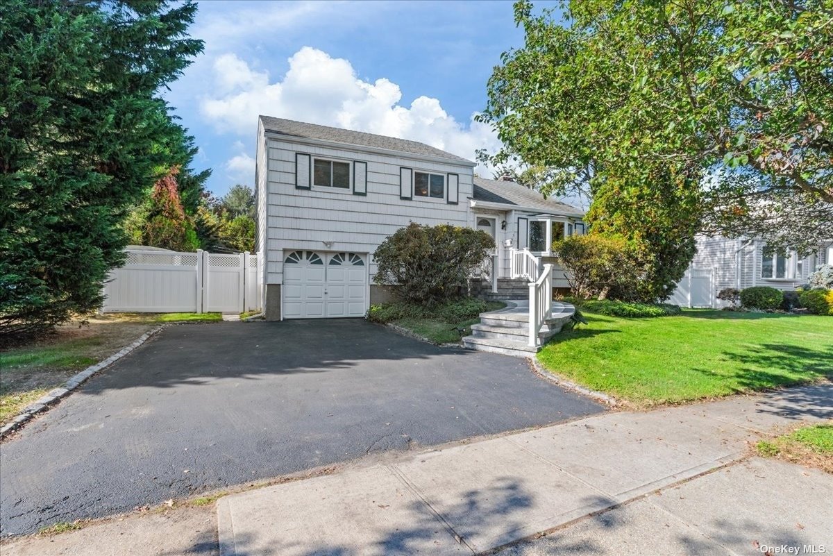 3 Capri Gate Plainview, NY 11803 - Photo 2 of 30