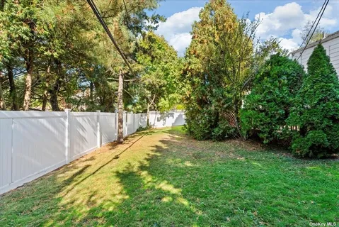 $749,000 | 3 Capri Gate, Plainview, NY 11803