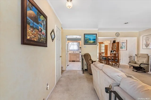 $749,000 | 3 Capri Gate, Plainview, NY 11803