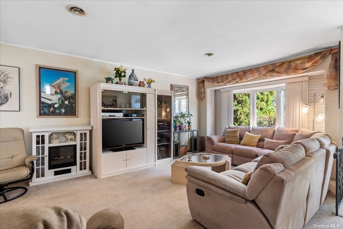 3 Capri Gate Plainview, NY 11803 - Photo 8 of 30