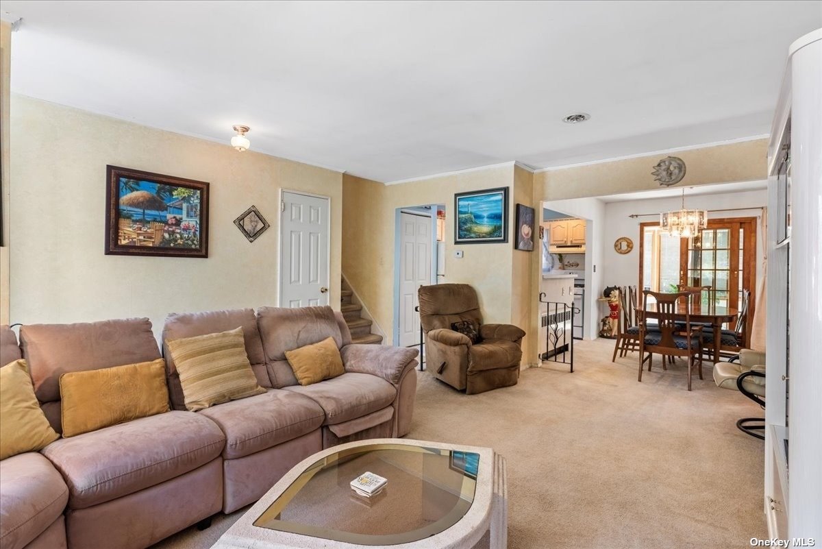 3 Capri Gate Plainview, NY 11803 - Photo 10 of 30