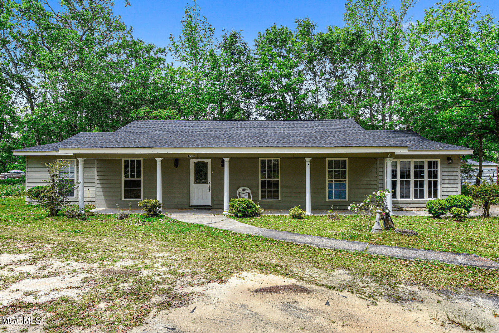 3219 Bellview Avenue Moss Point, MS 39563 - Photo 1 of 11 Front
