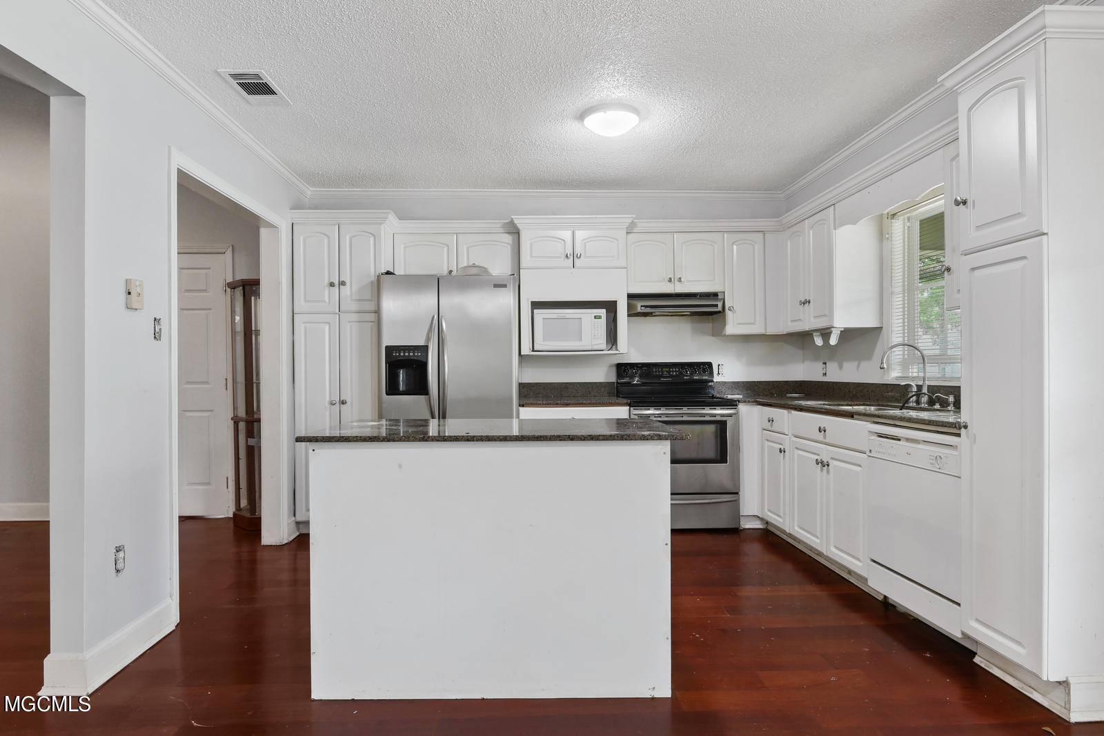 3219 Bellview Avenue Moss Point, MS 39563 - Photo 4 of 11 Kitchen