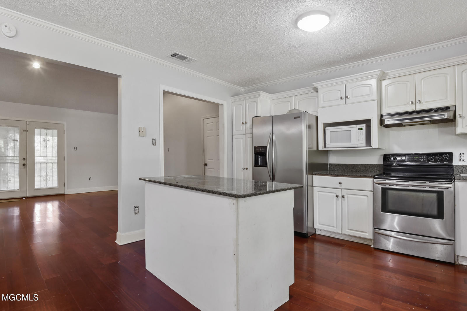 3219 Bellview Avenue Moss Point, MS 39563 - Photo 6 of 11 kitchen