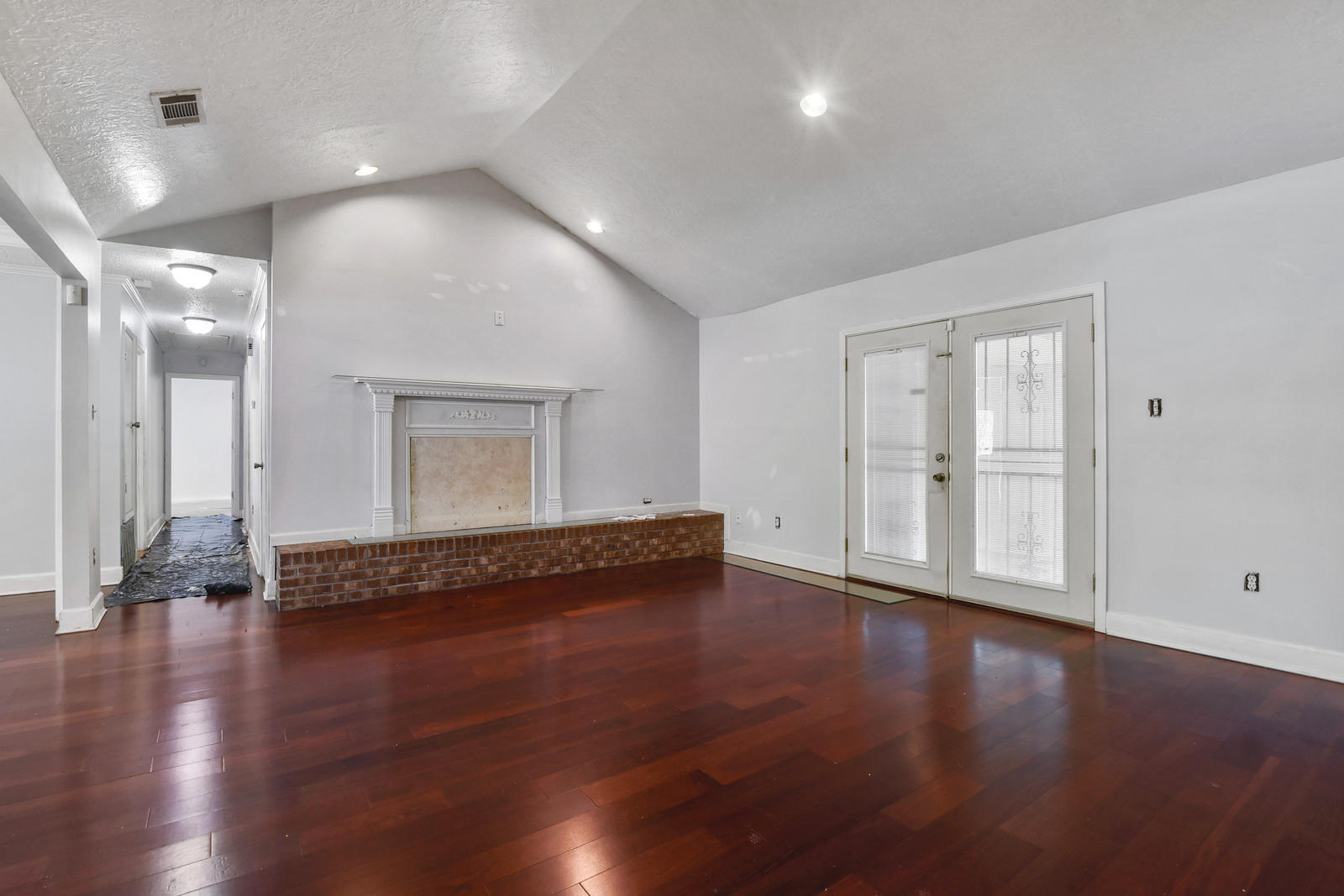 3219 Bellview Avenue Moss Point, MS 39563 - Photo 8 of 11 Living Room