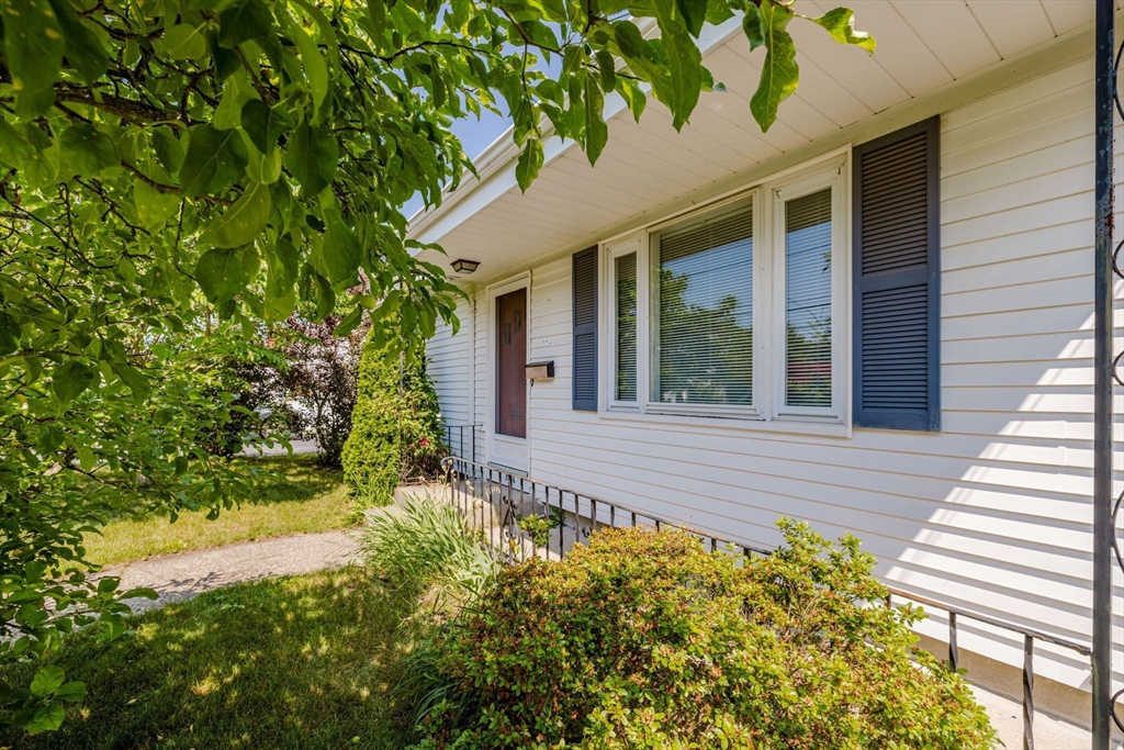 156 Harris Street Pawtucket, RI 02861 - Photo 37 of 41