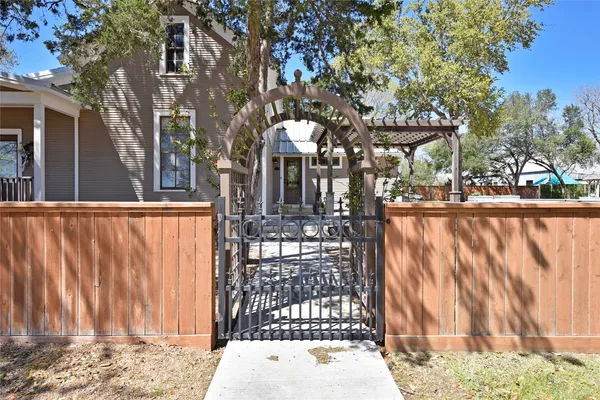 a view of a building with backyard