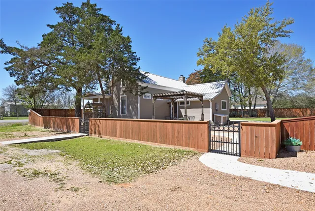 $850,000 | 315 Cedar Street, New Ulm, TX 78950