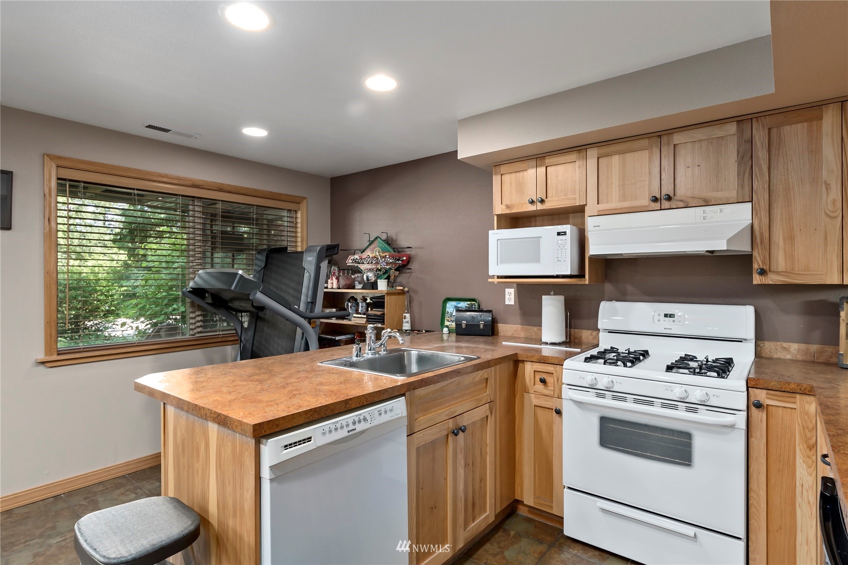15724 Mountain View Road Mount Vernon, WA 98274 - Photo 18 of 40 Gallery Image 18