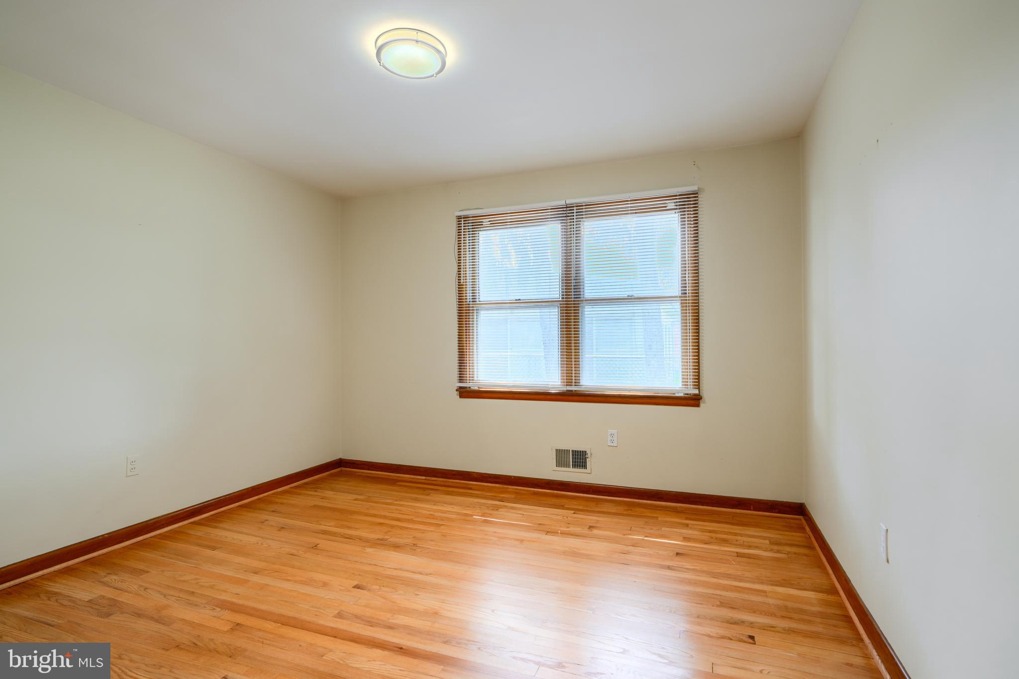 7822 Eddlynch Road Dundalk, MD 21222 - Photo 21 of 41 Bedroom 1