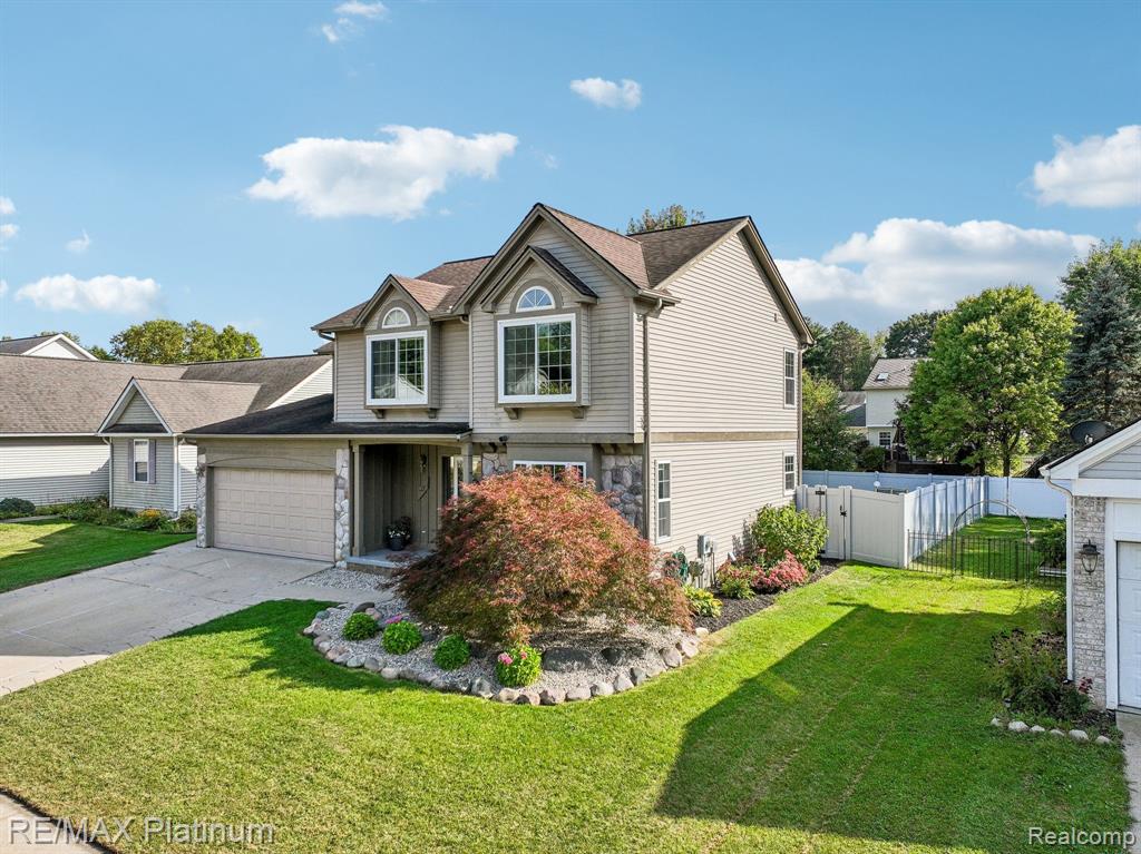 730 3rd Street Fenton, MI 48430 - Photo 4 of 58 Gallery Image 4