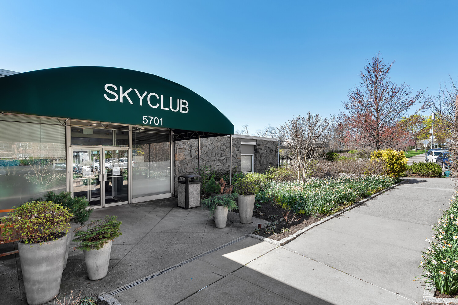 5700 Arlington Avenue, Unit 22R Bronx, NY 10471 - Photo 12 of 14 a front view of a building