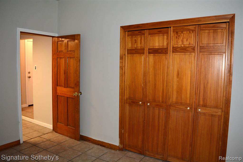 27360 Ridgewood Street Roseville, MI 48066 - Photo 10 of 32