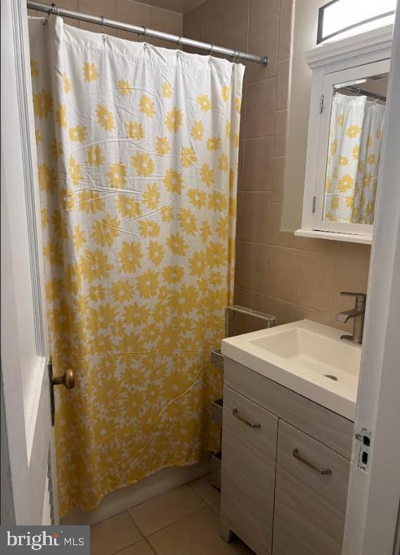 1324 Locust Street, Unit 1011 Philadelphia, PA 19107 - Photo 8 of 15 Bathroom