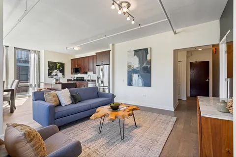 $425,000 | 437 West Division Street, Unit 310, Chicago, IL 60610