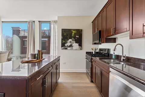 $425,000 | 437 West Division Street, Unit 310, Chicago, IL 60610