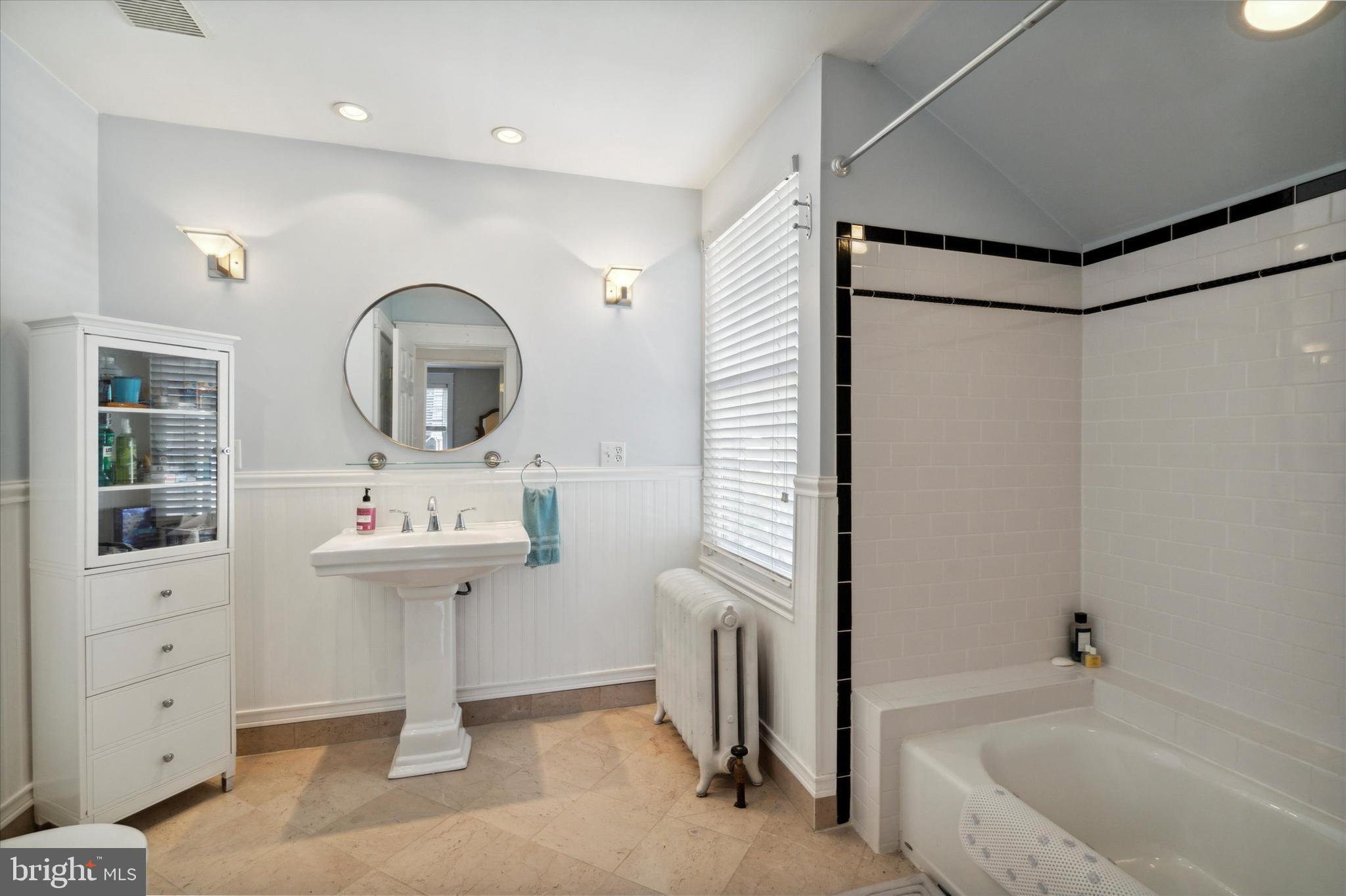 126 Conestoga Road Wayne, PA 19087 - Photo 13 of 25 2nd Floor Full Bath