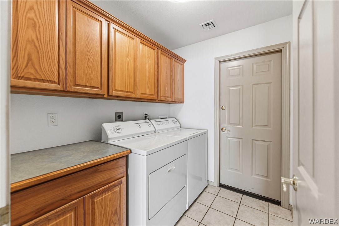 3973 Prairie View Drive Kingman, AZ 86409 - Photo 27 of 34 The laundry area features ample cabinetry, a counter space, and tiled flooring