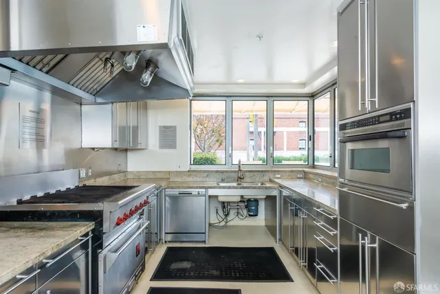 $5,900 | 219 Brannan Street, Unit 7J, San Francisco, CA 94107